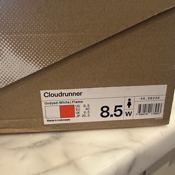On CloudRunner Sneakers Women’s NWT - Picture 4 of 5